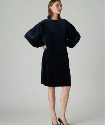 Ballsey 스트레치 벨로아 볼륨 슬리브 원피스