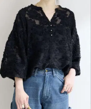 IENA B.C STOCK 퍼프 슬리브 자카드 블라우스 블랙