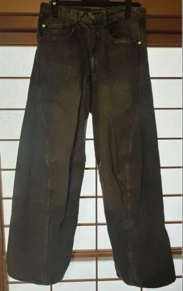 [ WYM ] Twisted Curved Wide Denim