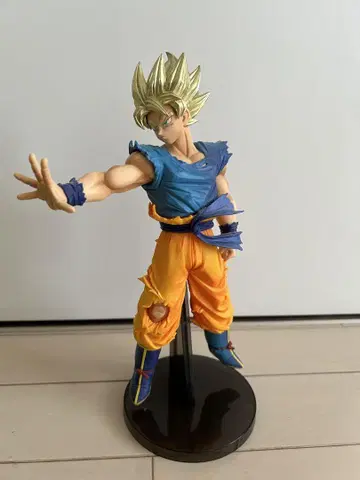 슈퍼 사이어인 손오공 피규어 초레어