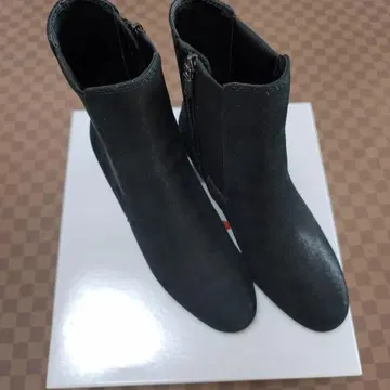 블랙 스웨이드풍 사이드 고어 부츠 중간 힐