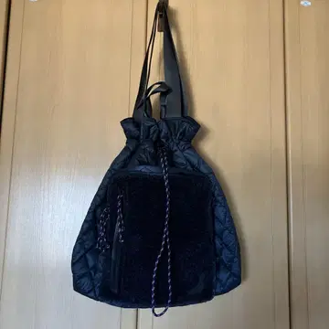 Y's QUILTED POLYESTER TOTE BAG 네이비