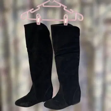 로리즈팜 블랙 스웨이드 롱 부츠 웨지힐