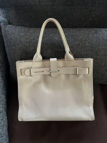 FURLA의 베이지 핑크 핸드백