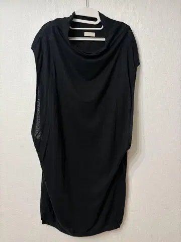Cruciani 블랙 슬리브리스 원피스
