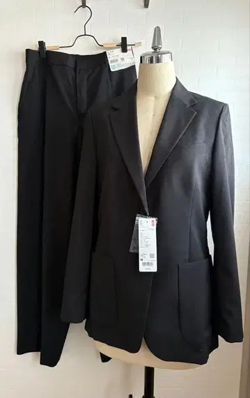 UNIQLO 블랙 감동 수트 셋업 M 사이즈