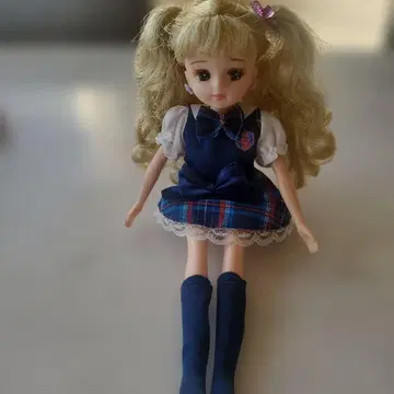 리카짱 인형 본체 파랑과 화이트 드레스
