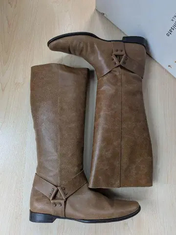 츠모리 치사토 워크 카멜 브라운 부츠