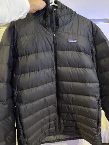 patagonia 블랙 다운 자켓 L 사이즈