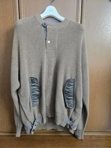 Sacai 나일론 트윌 절개 니트 23AW