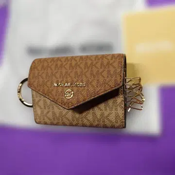MICHAEL KORS 시그니처 패턴 브라운 키케이스