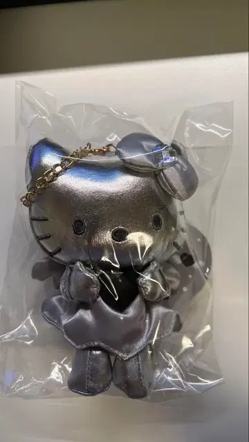 [ 새상품 ] 헬로키티 블랙 엔젤 인조 가죽 마스코트 참 실버