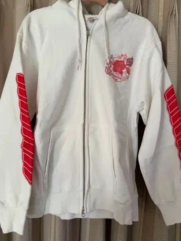 키시 미유 바바바밤비 화이트 후드티 무도관