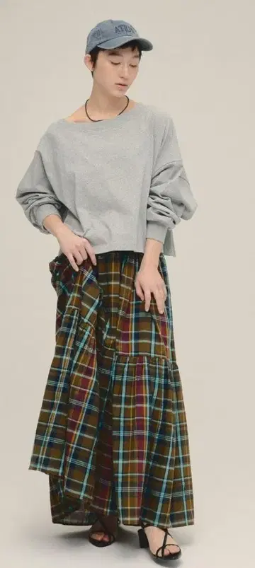 eL JEANASiS Off Shoulder Pullover