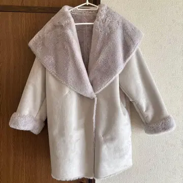 GU 무스탕 코트
