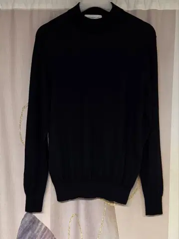 투모로우랜드 tricot 메리노울 모크넥 니트 블랙