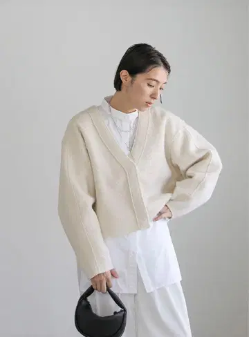 부클레 V넥 숏 가디건