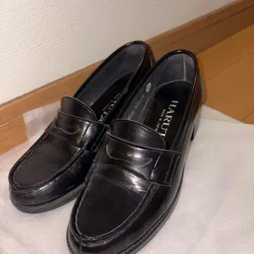 HARUTA 블랙 로퍼 힐