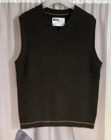 마가렛호웰 울 100% V넥 니트 베스트 카키