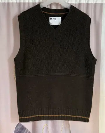 마가렛호웰 울 100% V넥 니트 베스트 카키