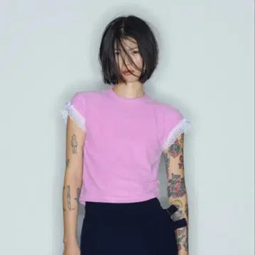 Ans Dotsloevner FRILLED TINY TEE PINK