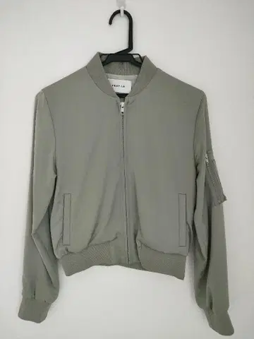 FRAY I.D MA-1 스타일 자켓