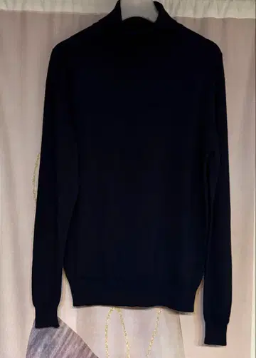 존스메들리 엑스트라 파인 메리노울 터틀넥 니트 네이비