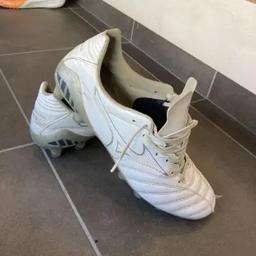 Mizuno Morelia II 화이트 축구화