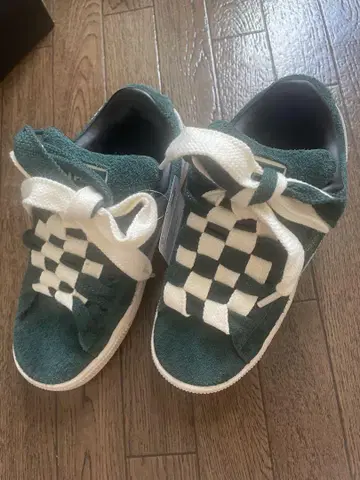 새상품 PUMA 스웨이드 스니커즈 체크 신발끈