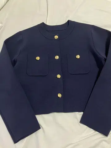 엠블럼 버튼 니트 자켓 미사용