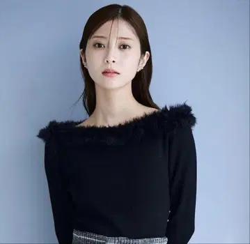 컨디션 최상 페더 프릴 리브 니트
