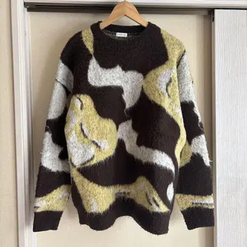 design by young min Design knit sweater