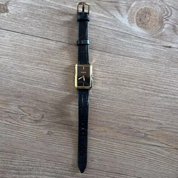 FURLA 블랙 가죽 시계