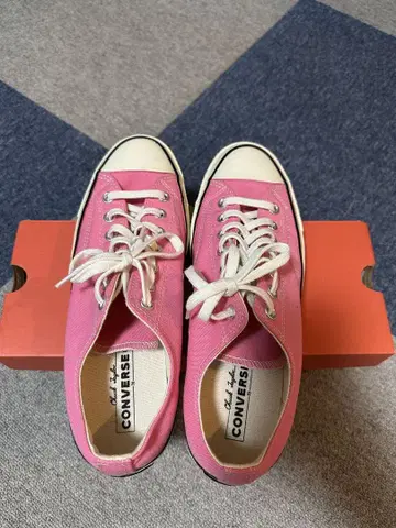 새상품급 컨버스 척테일러 핑크 27cm