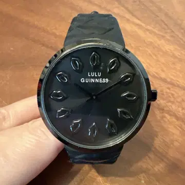 LULU GUINNESS 립 모티브 블랙 손목시계
