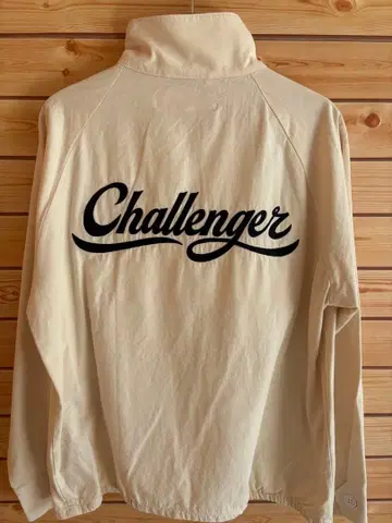 CHALLENGER SCRIPT LOGO SWING TOP