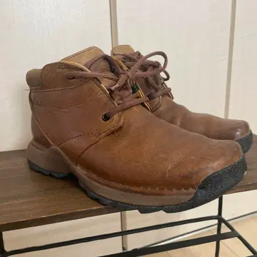 Clarks 브라운 워크 부츠