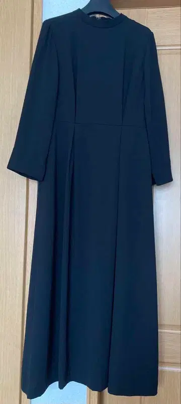 어반 리서치 라메종 스탠드 칼라 원피스 (블랙)