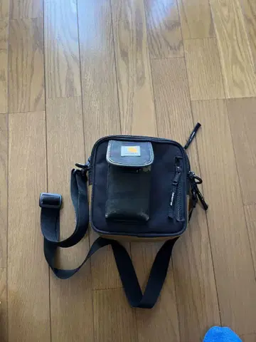 나일론 소재 숄더백 블랙
