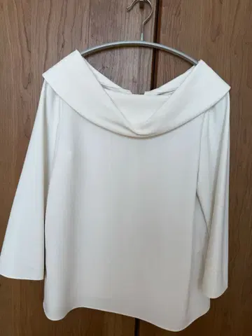 NOBLE 화이트 블라우스