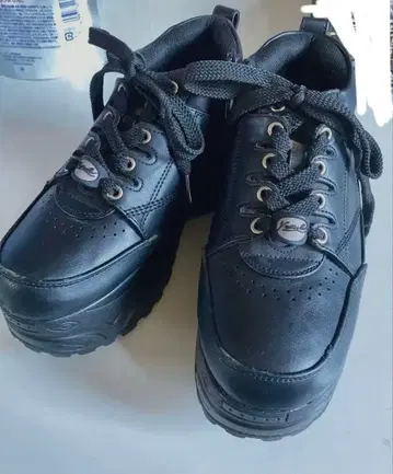 [ YOSUKE/요스케 ] 스탠다드 모델 통굽 레이스업 스니커즈 블랙