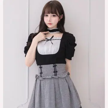 pium 라운드 프릴 초커 반팔 티셔츠 블랙