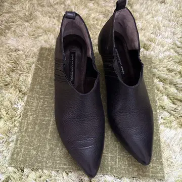 새상품급 RABOKIGOSHI works 가죽 펌프스