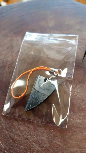 블랙 삼각형 스트랩 오렌지 끈 포함