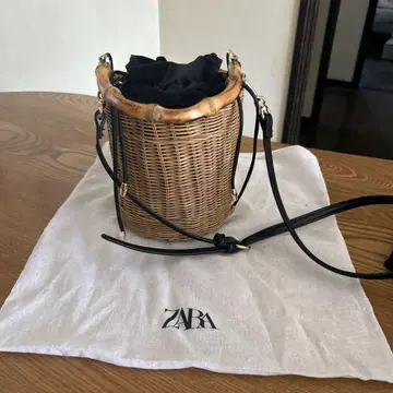 ZARA 대나무 핸들 바스켓백