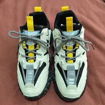 남성용 스니커즈 (24.5cm)