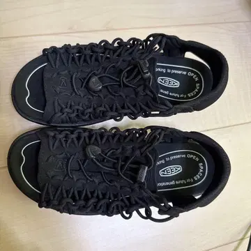 KEEN 블랙 스포츠 샌들 23cm