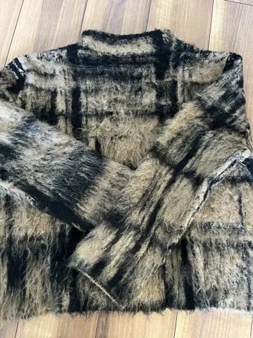 ZARA 체크 무늬 퍼 느낌 니트 긴팔