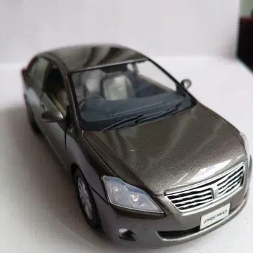 도요타 프리미오 1/43 스케일 미니카