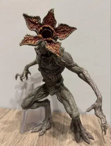 제일복권 A상 기묘한 이야기 데모고르곤 약 30cm